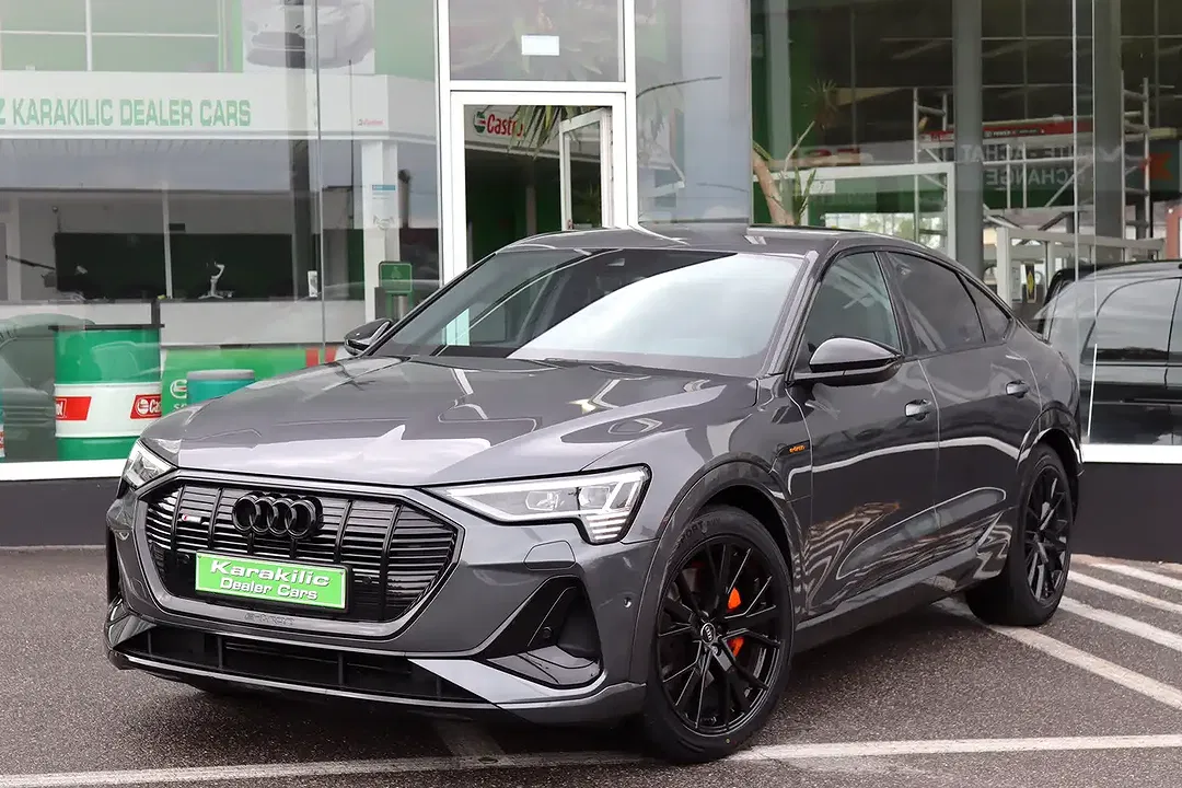 Audi Q8 55 e-tron quattro Sportback S line - Thumbnail 6