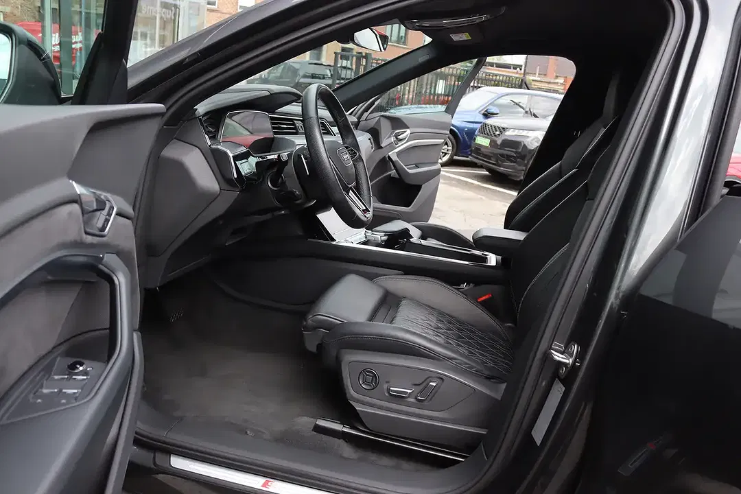 Audi Q8 55 e-tron quattro Sportback S line - Thumbnail 7