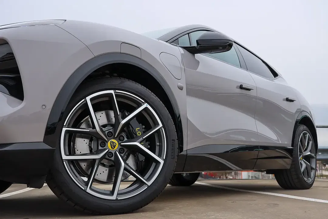 Lotus Eletre S - Thumbnail 3