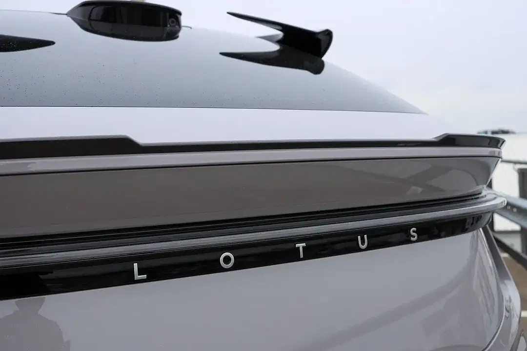 Lotus Eletre S - Thumbnail 5