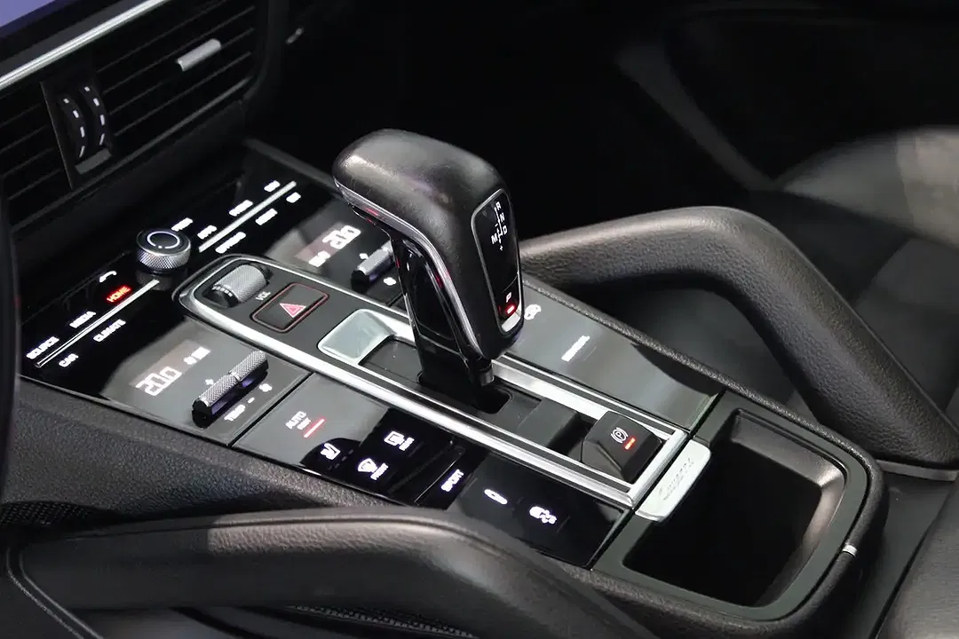 Porsche Cayenne S Turbo - Thumbnail 16