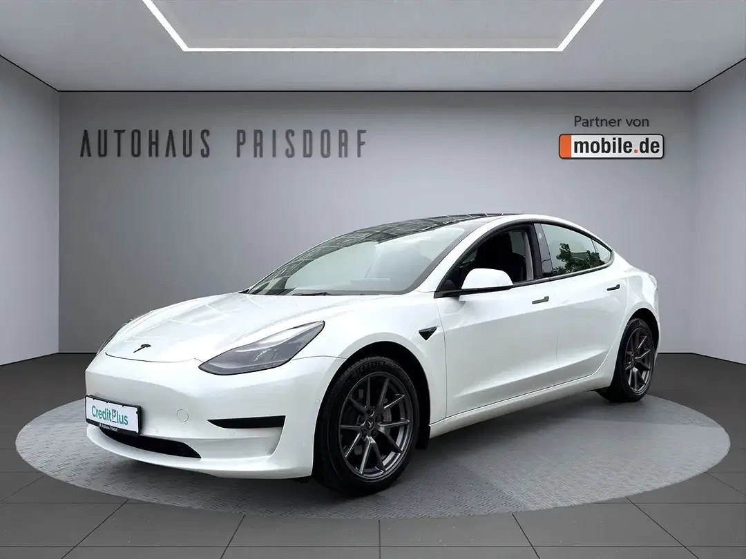 Tesla Model 3 RWD - foto 1