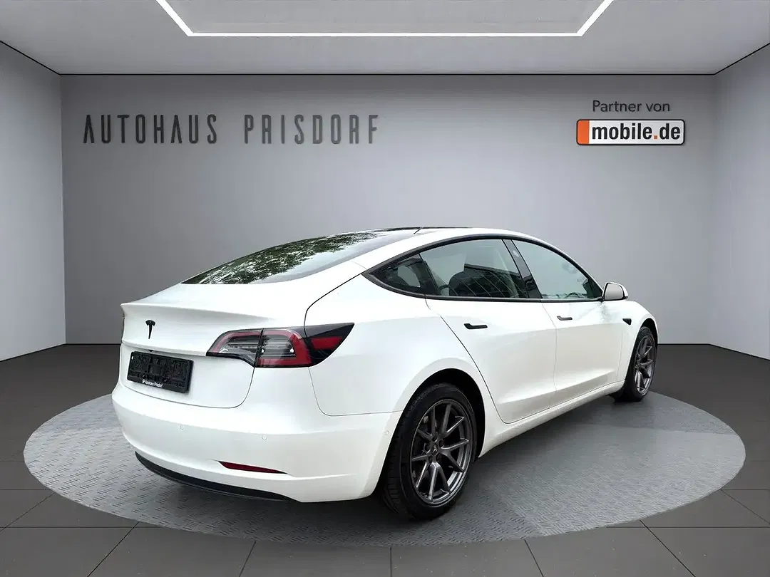 Tesla Model 3 RWD - Thumbnail 5