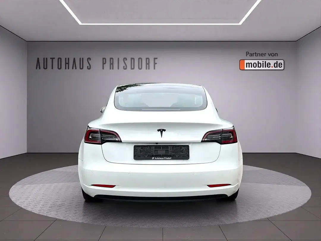 Tesla Model 3 RWD - Thumbnail 6