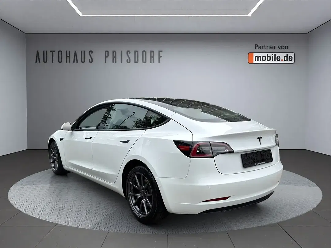 Tesla Model 3 RWD - Thumbnail 7
