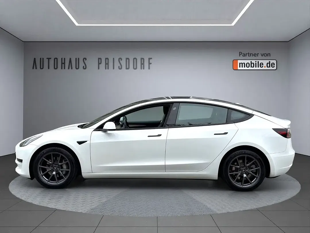 Tesla Model 3 RWD - Thumbnail 8