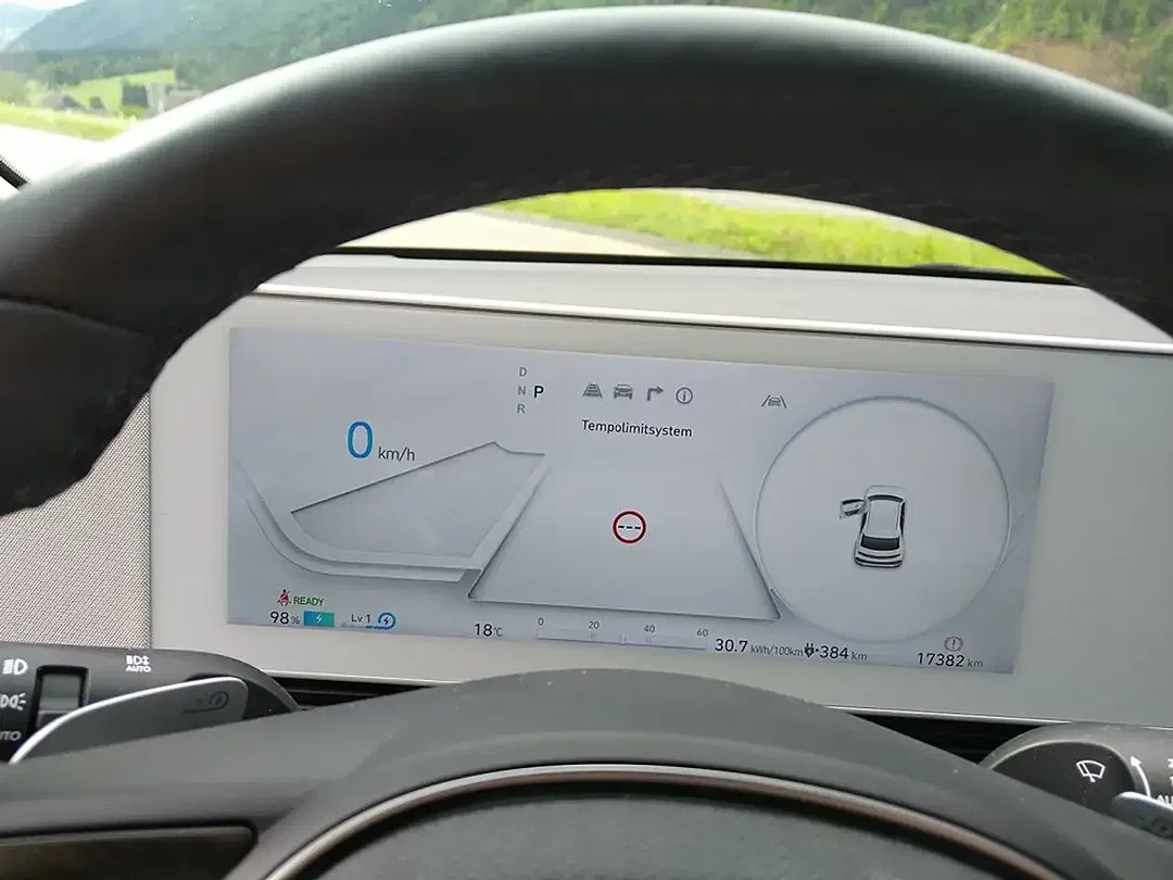 Hyundai IONIQ - Thumbnail 11