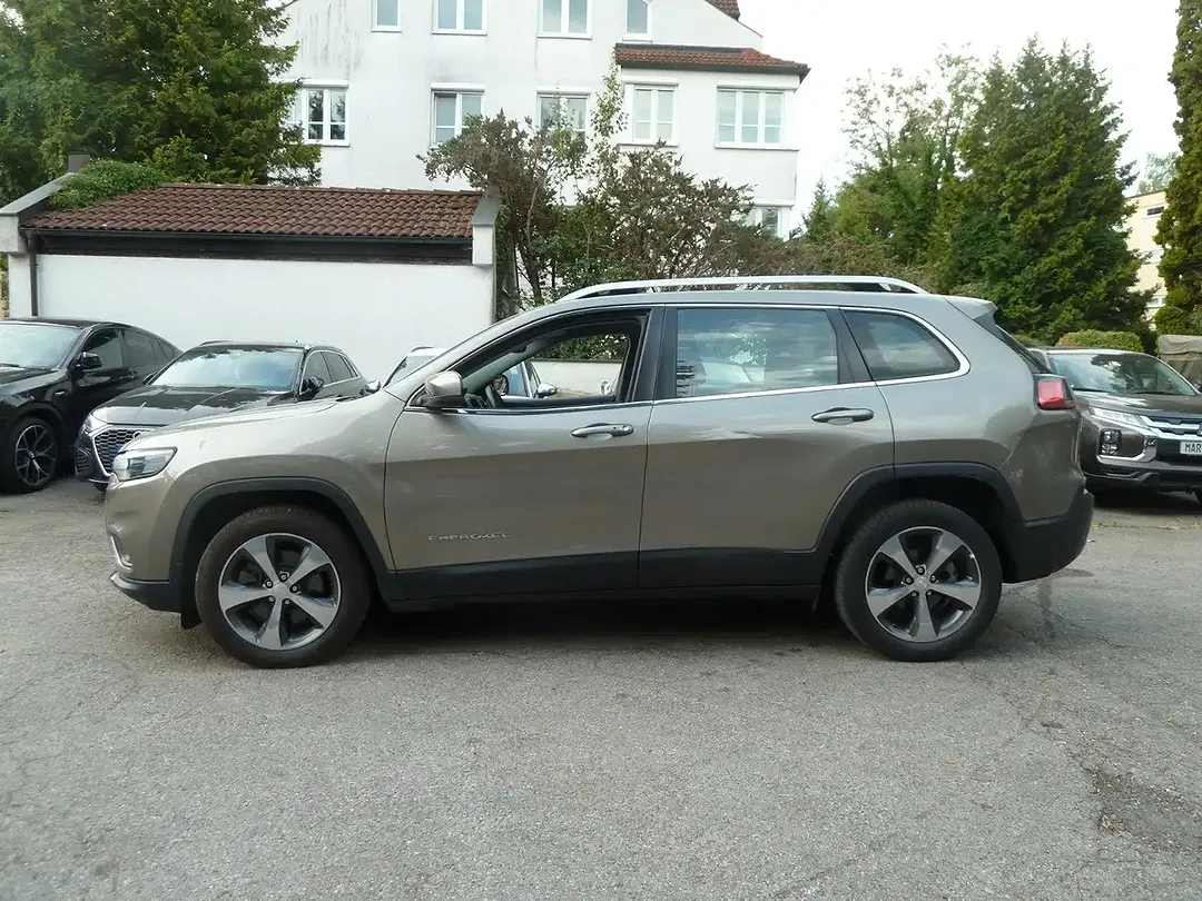 Jeep Cherokee Longitude - Thumbnail 3