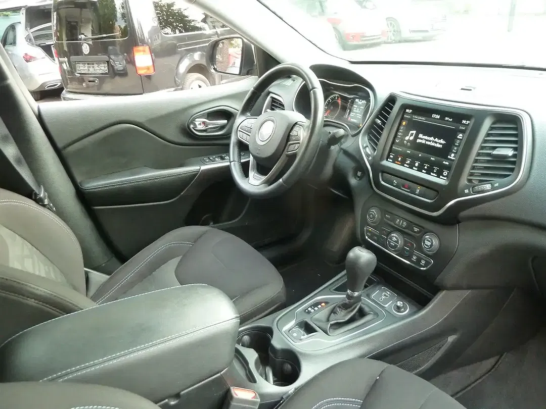 Jeep Cherokee Longitude - Thumbnail 8