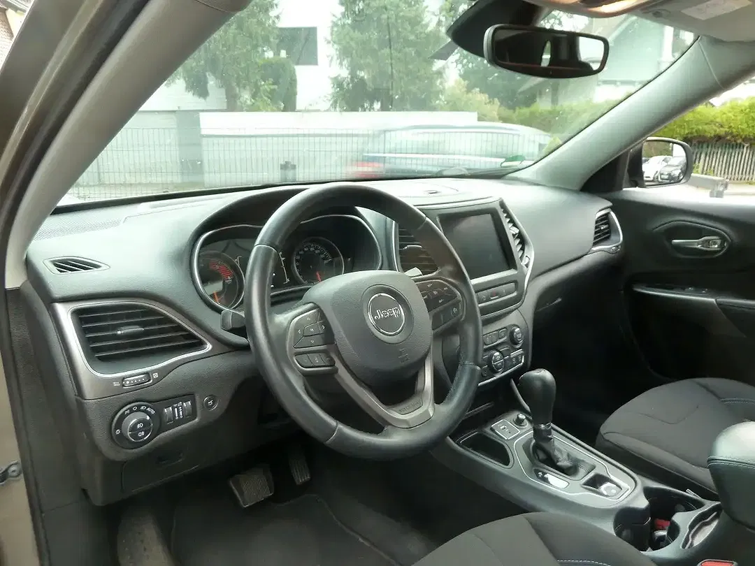 Jeep Cherokee Longitude - Thumbnail 9