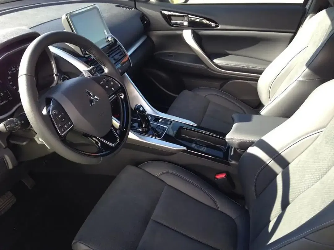 Mitsubishi Eclipse Cross PHEV 4WD Select - Thumbnail 3