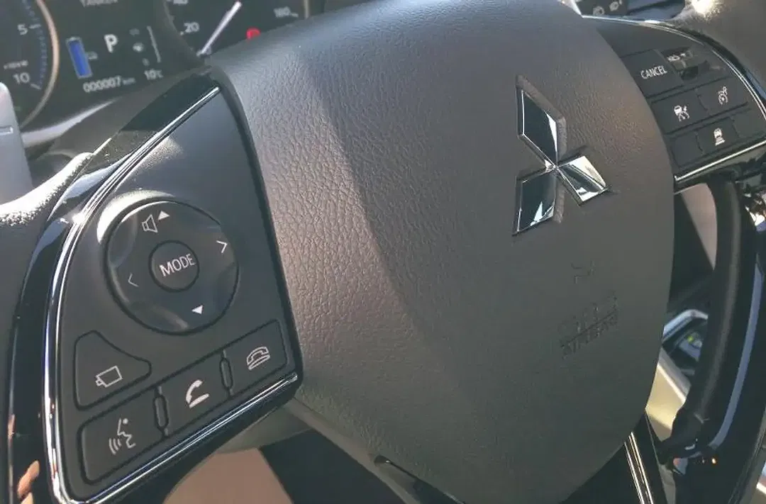 Mitsubishi Eclipse Cross PHEV 4WD Select - Thumbnail 4