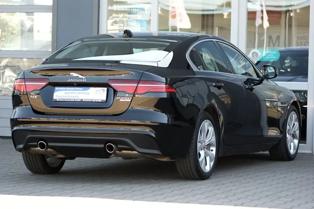 Jaguar XE P250 AUT S - Thumbnail 4