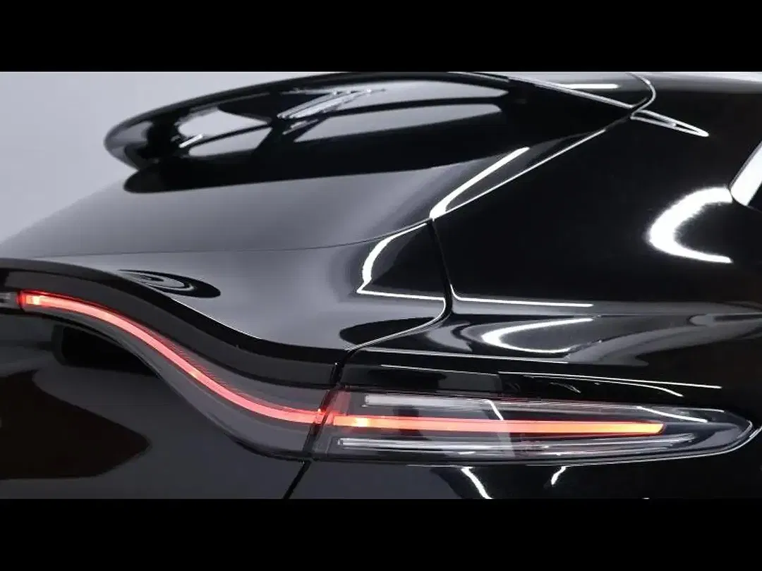 Aston Martin DBX 4.0 V8 - Thumbnail 9