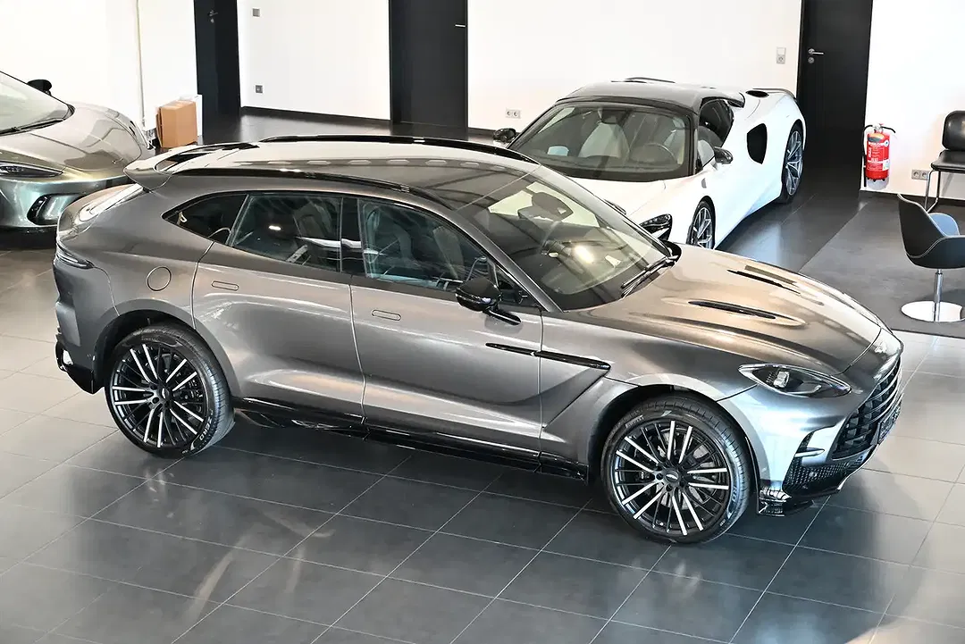 Aston Martin DBX 707 - foto 1
