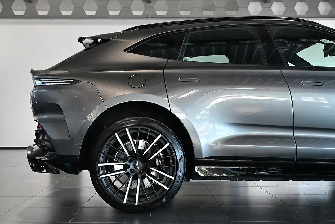 Aston Martin DBX 707 - Thumbnail 10