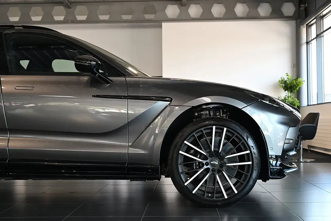 Aston Martin DBX 707 - Thumbnail 11