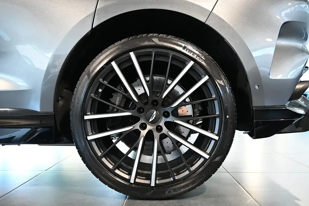 Aston Martin DBX 707 - Thumbnail 12