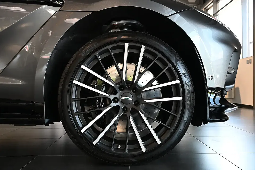 Aston Martin DBX 707 - Thumbnail 13