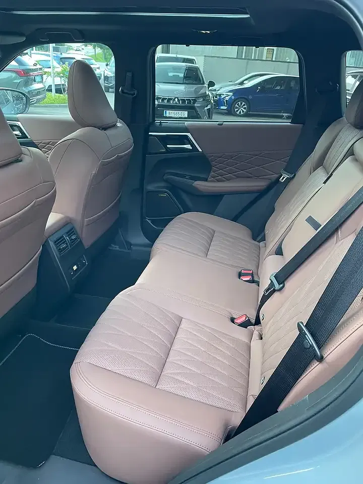 Mitsubishi Outlander 2.4 PHEV S-AWC Luxury - Thumbnail 11
