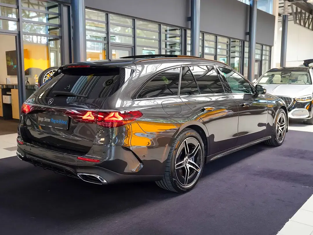 Mercedes-Benz E 300 AMG Line Night - Thumbnail 3