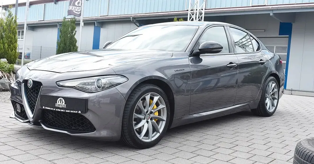 Alfa Romeo Giulia Q4 Veloce - Thumbnail 10