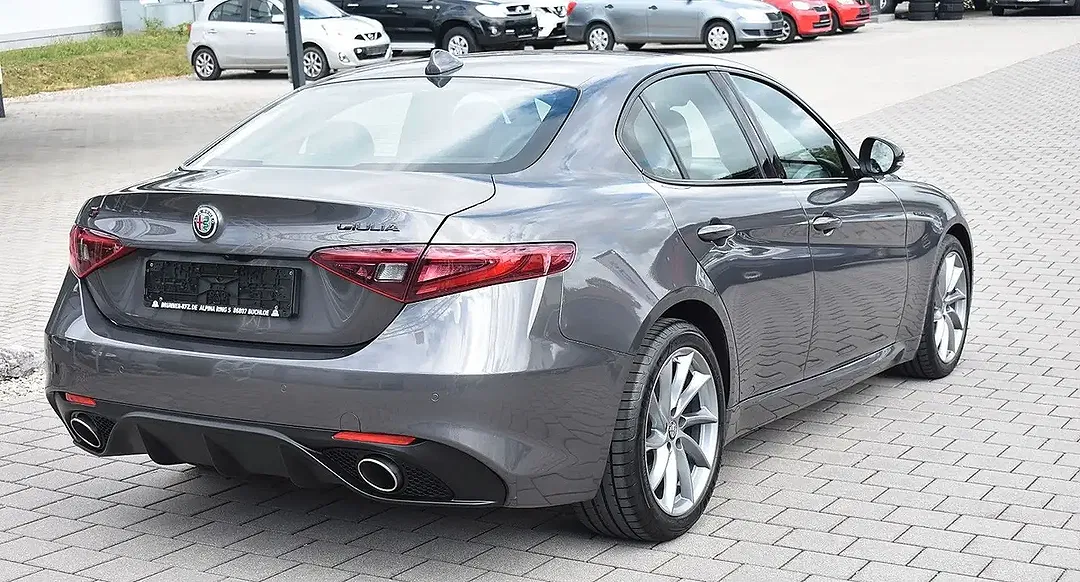 Alfa Romeo Giulia Q4 Veloce - Thumbnail 12