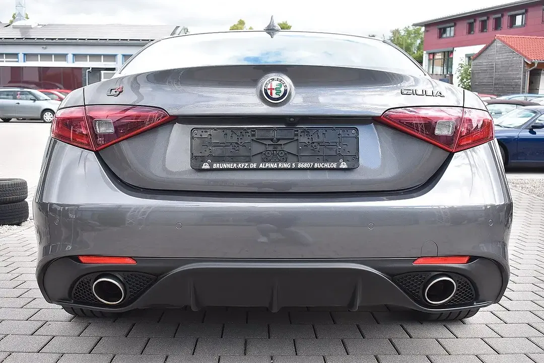 Alfa Romeo Giulia Q4 Veloce - Thumbnail 13