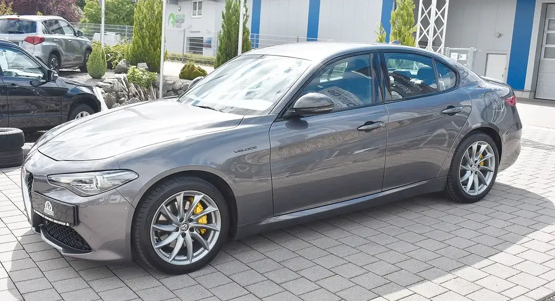Alfa Romeo Giulia Q4 Veloce - Thumbnail 4