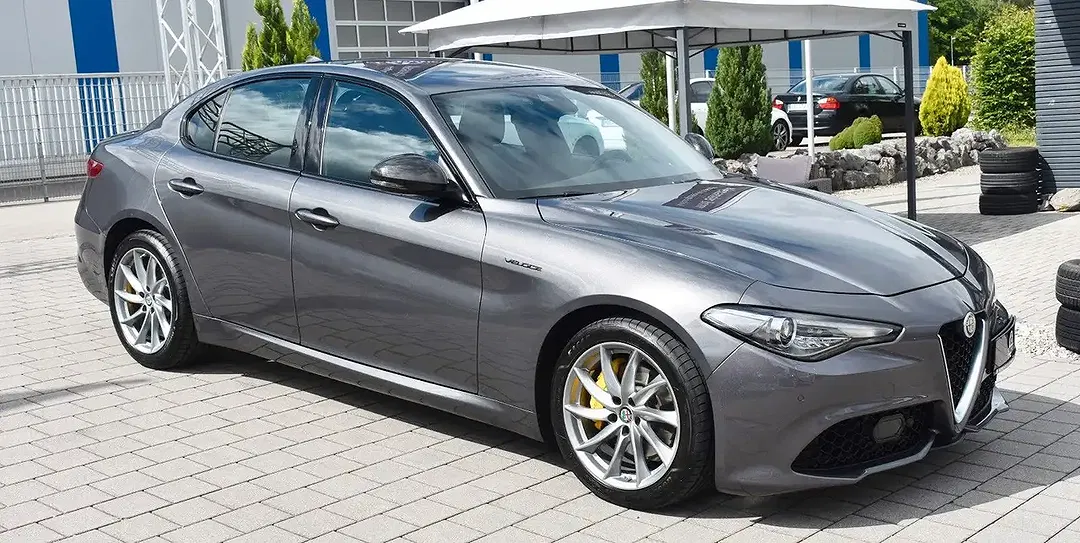 Alfa Romeo Giulia Q4 Veloce - Thumbnail 7