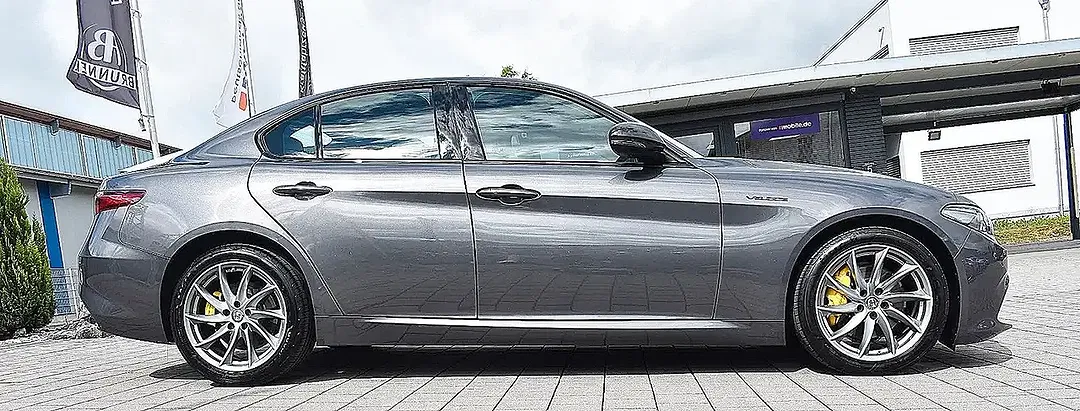 Alfa Romeo Giulia Q4 Veloce - Thumbnail 8