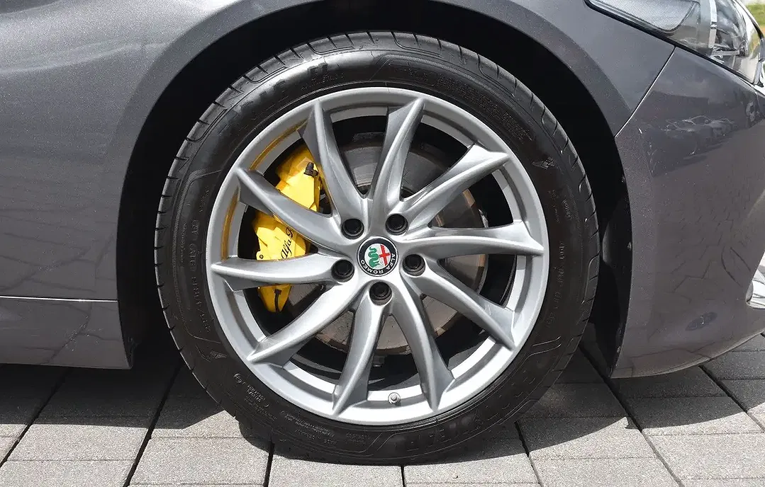 Alfa Romeo Giulia Q4 Veloce - Thumbnail 9