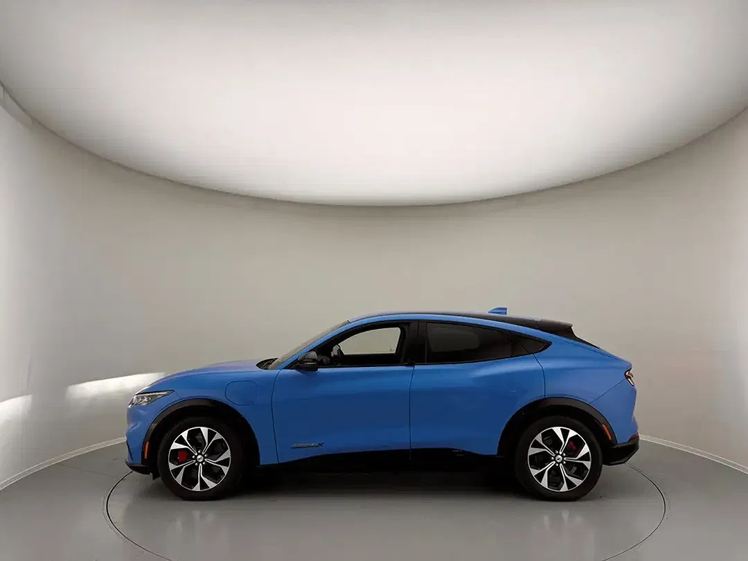 Ford Mustang Mach-E 4x4 Premium - Thumbnail 3