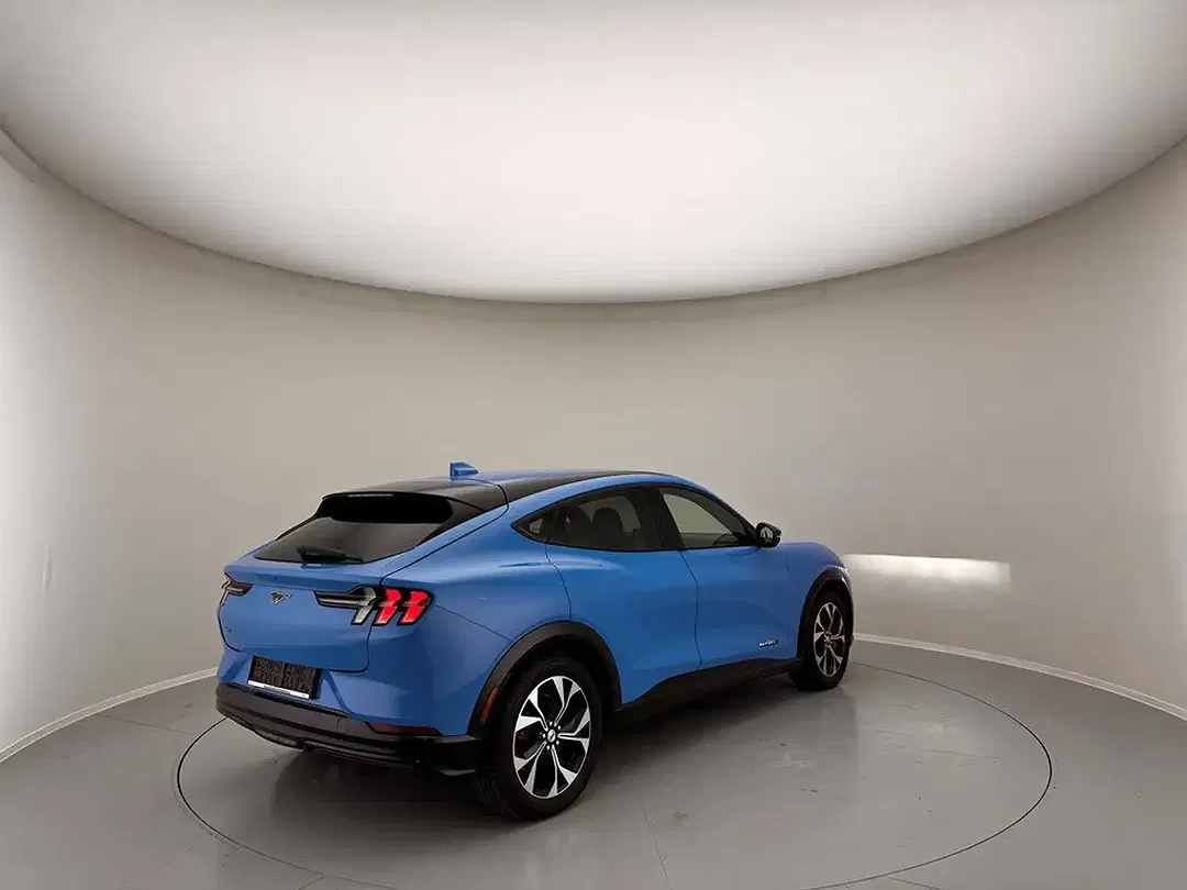 Ford Mustang Mach-E 4x4 Premium - Thumbnail 9