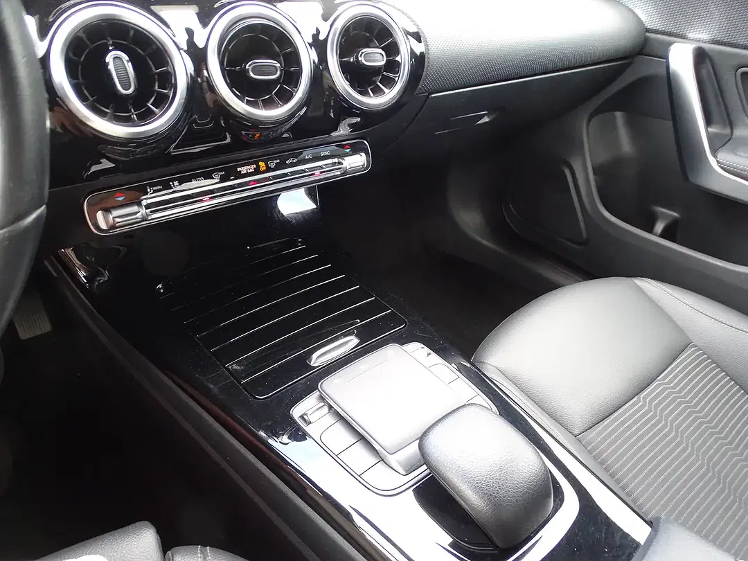 Mercedes-Benz CLA 180 AMG Line - Thumbnail 12