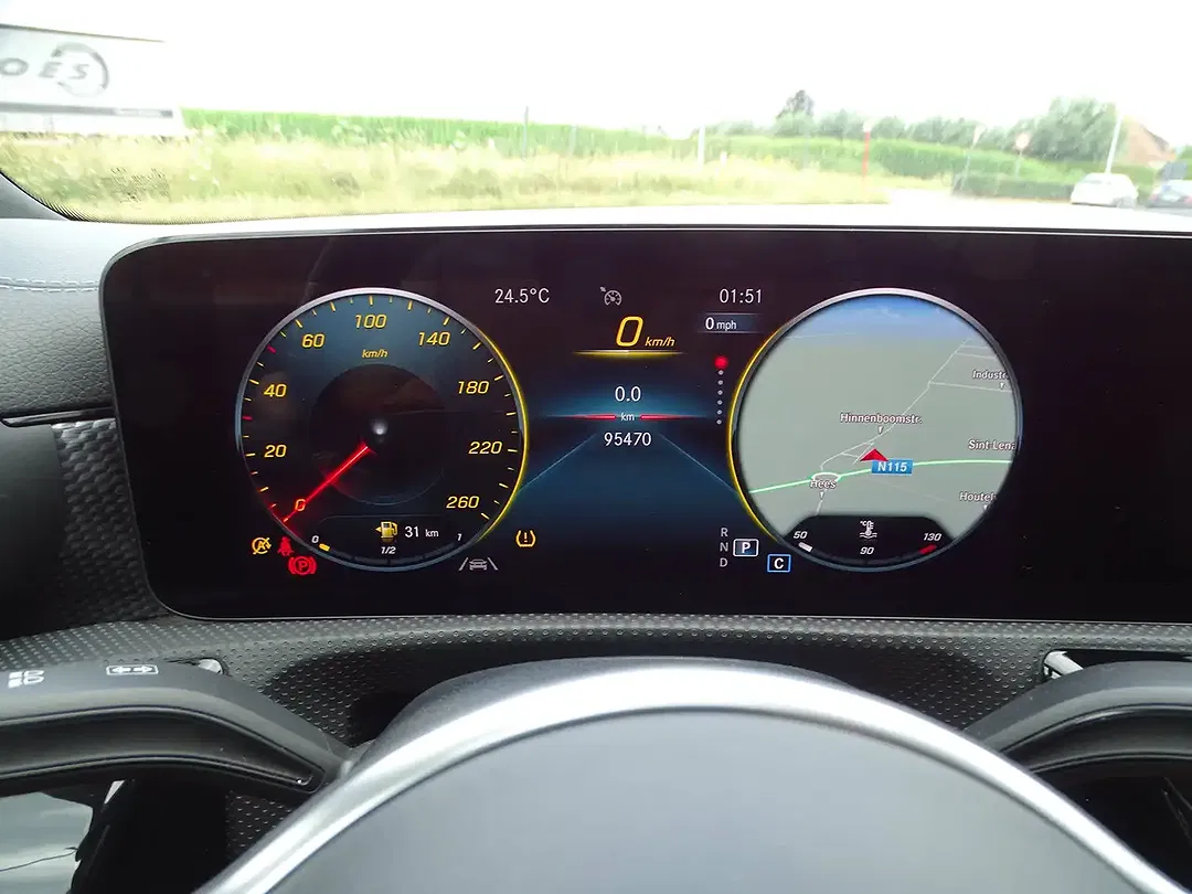 Mercedes-Benz CLA 180 AMG Line - Thumbnail 9