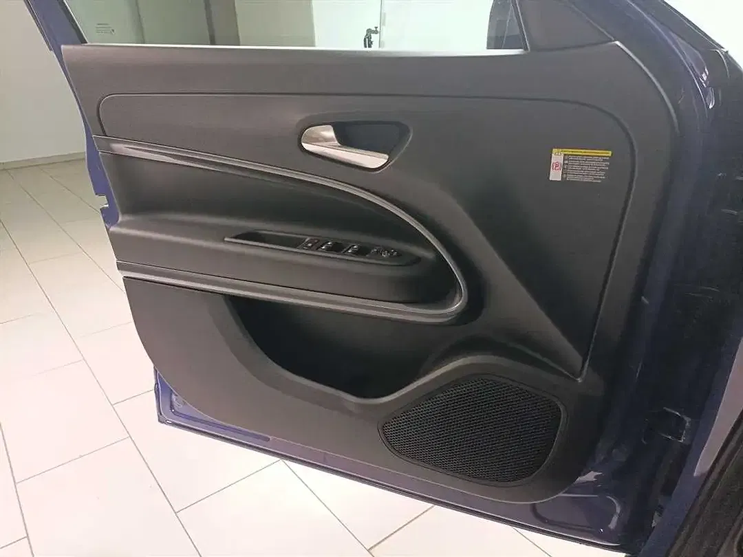 Abarth 600e Scorpionissima - Thumbnail 11