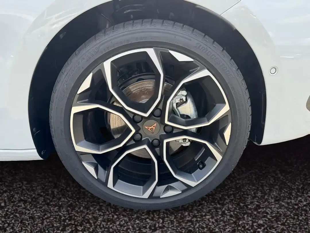 CUPRA Leon 1.5 eTSI DSG Matrix LED - Thumbnail 6