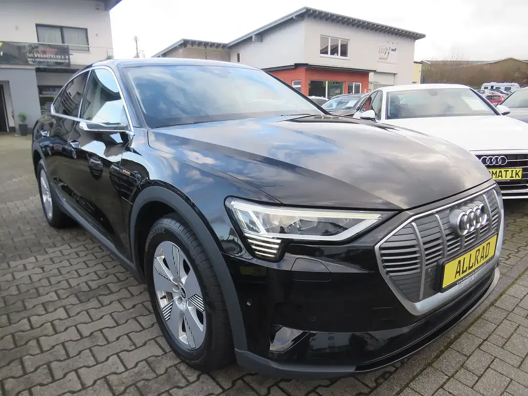 Audi e-tron 55 quattro Sportback - Thumbnail 3