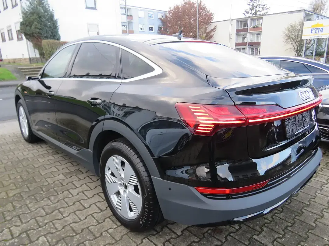 Audi e-tron 55 quattro Sportback - Thumbnail 4