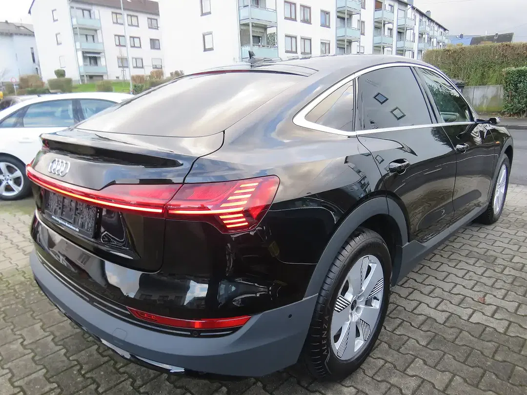 Audi e-tron 55 quattro Sportback - Thumbnail 6