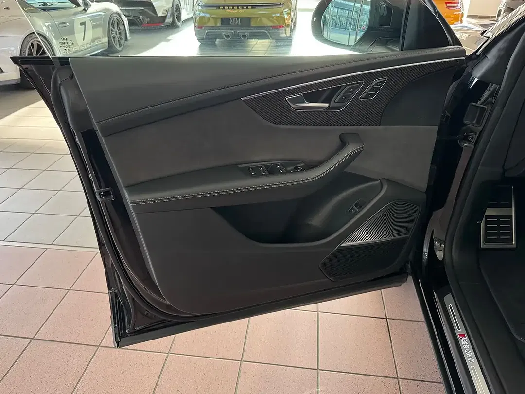 Audi RS Q8 - foto 15