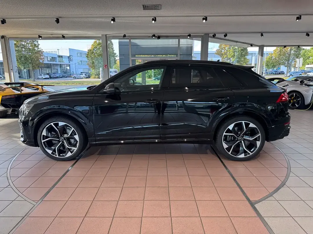 Audi RS Q8 - Thumbnail 6