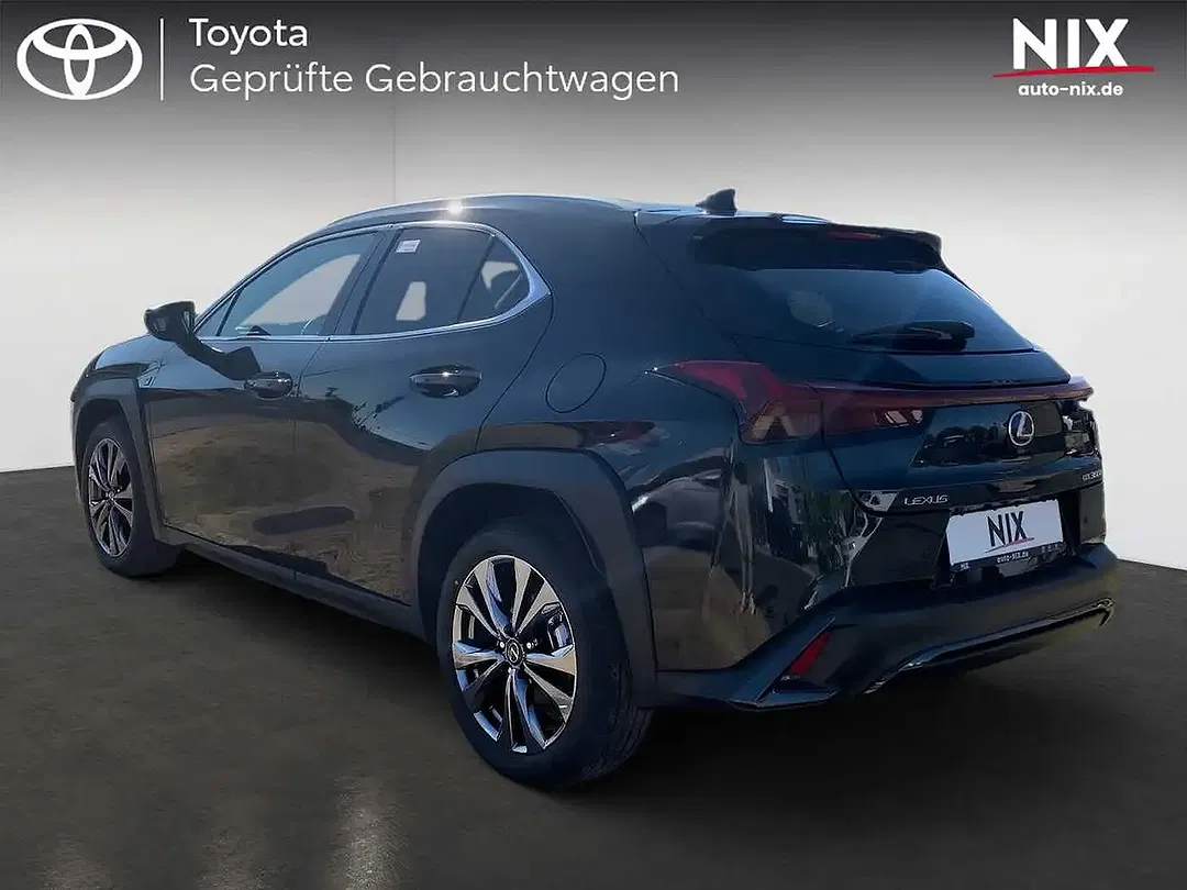 Lexus UX 300h 2.0 Hybrid F SPORT Design - Thumbnail 2