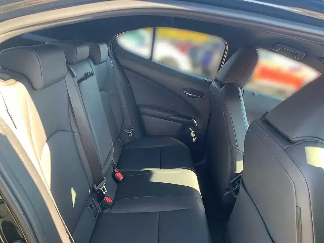 Lexus UX 300h 2.0 Hybrid F SPORT Design - Thumbnail 7