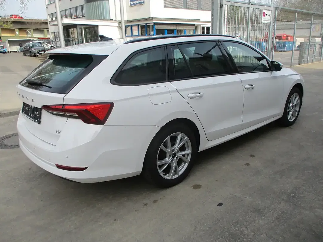 Skoda Octavia iV Combi Ambition - Thumbnail 3
