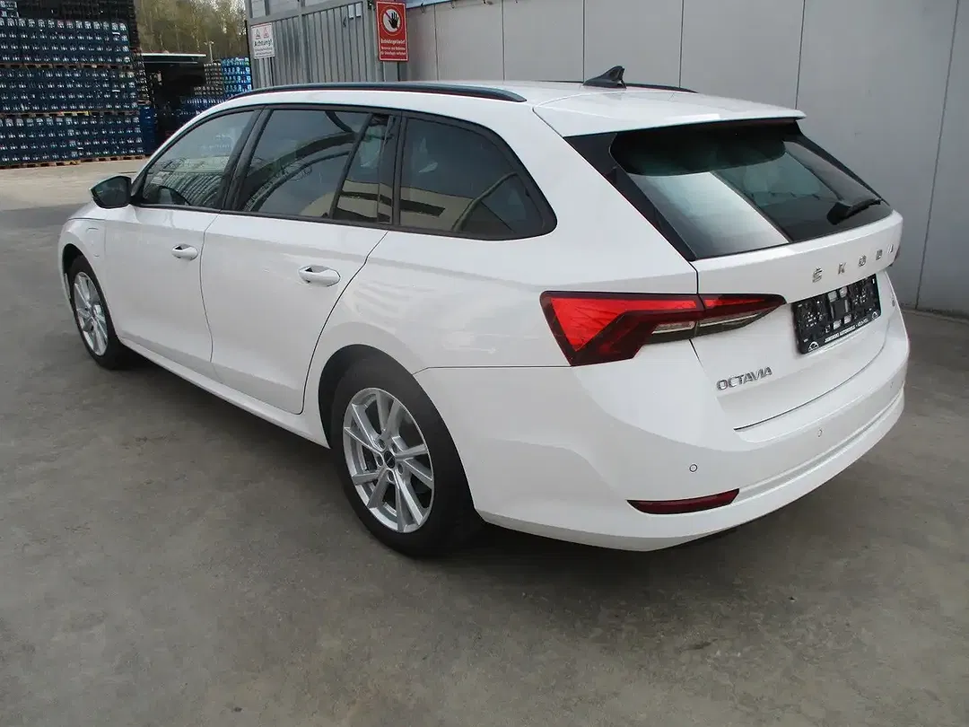 Skoda Octavia iV Combi Ambition - Thumbnail 4