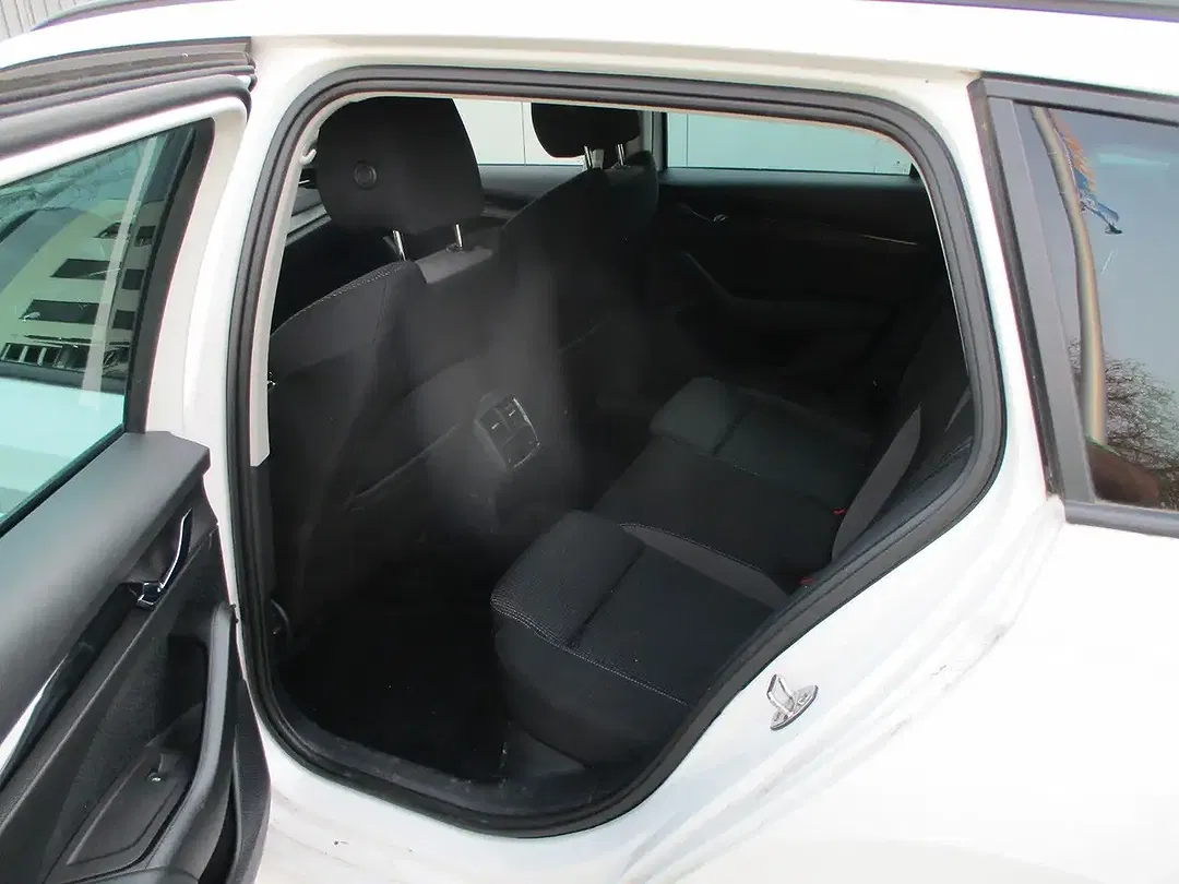 Skoda Octavia iV Combi Ambition - Thumbnail 6