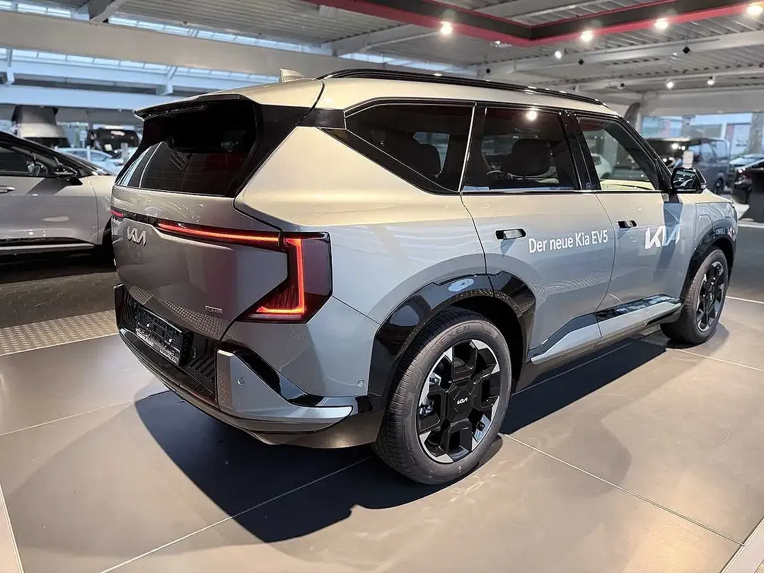 Kia EV5 GT-Line Launch Edition - Thumbnail 3