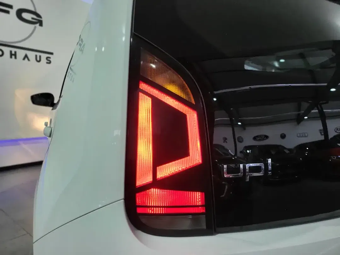 Volkswagen up! Black Edition Style - Thumbnail 10